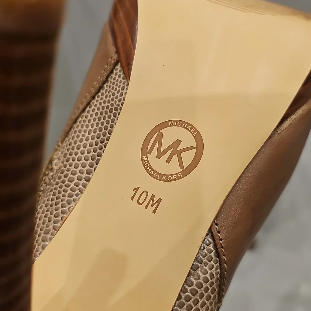 MICHAEL KORS Elegant Taupe Tan Leather Booties